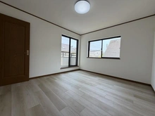 【神奈川県/鎌倉市坂ノ下】鎌倉市坂ノ下　中古戸建て 洋室：2階　約7.3帖のお部屋