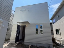 【神奈川県/藤沢市辻堂東海岸】辻堂東海岸1丁目　新築戸建　2号棟/全3号棟 建築中の外観：2号棟／全3棟 中央