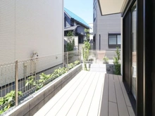 【神奈川県/藤沢市鵠沼海岸】藤沢市鵠沼海岸3丁目 新築戸建 1号棟/全2棟 ウッドデッキ
