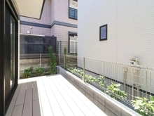【神奈川県/藤沢市鵠沼海岸】藤沢市鵠沼海岸3丁目 新築戸建 1号棟/全2棟 ウッドデッキ
