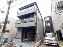 【東京都/足立区千住元町】足立区千住元町 5期1号棟 建築中の外観：全2区画/1号棟写真中央
