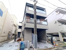 【東京都/足立区千住元町】足立区千住元町 5期1号棟 建築中の外観：全2区画/1号棟写真中央