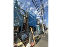 【東京都/練馬区南大泉】練馬区南大泉117　3号棟 建築中の外観：全3棟　写真右