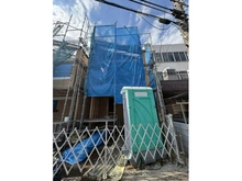 【東京都/練馬区南大泉】練馬区南大泉117　3号棟 建築中の外観：全3棟　写真右
