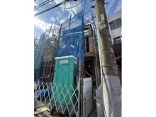 【東京都/練馬区南大泉】練馬区南大泉117　3号棟 建築中の外観：全3棟　写真右
