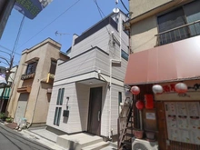 【東京都/中野区沼袋】中野区沼袋1丁目戸建 外観：真ん中の建物です