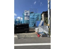 【東京都/小平市小川東町】小平市小川東町第3　6号棟 建築中の外観：全6棟現場/写真手前