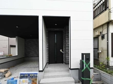 【東京都/足立区大谷田】足立区大谷田15期1号棟　新築戸建 玄関