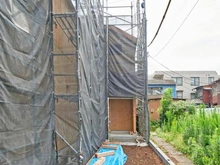 【東京都/練馬区桜台】練馬桜台1丁目第1期戸建 1号棟 建築中の外観：1号棟の入り口になります。
全3棟／1号棟