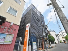 【東京都/葛飾区青戸】葛飾区青戸5期 1号棟新築戸建 建築中の外観：真ん中の建物になります。