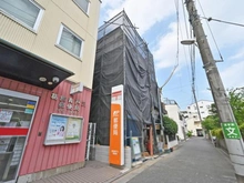 【東京都/葛飾区青戸】葛飾区青戸5期 1号棟新築戸建 建築中の外観：真ん中の建物になります。