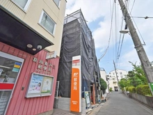 【東京都/葛飾区青戸】葛飾区青戸5期 1号棟新築戸建 建築中の外観：真ん中の建物になります。