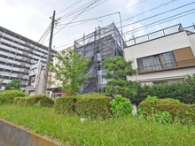 【東京都/葛飾区青戸】葛飾区青戸5期 1号棟新築戸建 建築中の外観：真ん中の建物になります。