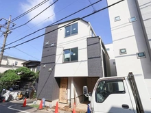 【東京都/大田区東雪谷】大田区東雪谷2丁目 新築戸建 1号棟 建築中の外観：全3棟／1号棟
建物中央
