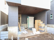 【東京都/大田区東雪谷】大田区東雪谷2丁目 新築戸建 2号棟 建築中の外観：全3棟／2号棟