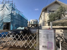 【東京都/中野区上鷺宮】中野区上鷺宮3丁目4期　5号棟 建築中の外観：全5棟・左から5番目