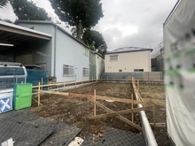 【東京都/練馬区高松】練馬区高松6丁目13期　1号棟 現地（建築前）：手前左側1号棟（全5号棟）