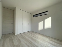 【東京都/武蔵野市境南町】武蔵野市境南町一丁目新築戸建E号棟/全5棟 サービスルーム（納戸）：納戸表記ですが、居室として利用可能な広さです。