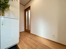 【東京都/西東京市泉町】 西東京市泉町1丁目 新築戸建B号棟/全2号棟 玄関