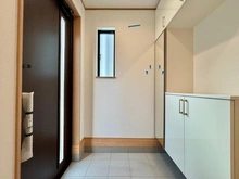 【東京都/西東京市泉町】 西東京市泉町1丁目 新築戸建B号棟/全2号棟 玄関