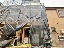 【東京都/練馬区石神井台】練馬区石神井台7丁目　新築戸建　A号棟/全2号棟 建築中の外観：全2棟現場　写真右側