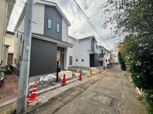 【東京都/西東京市東町】西東京市東町5丁目　新築戸建A号棟/全2棟 建築中の外観：全2棟現場　写真左側