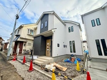 【東京都/西東京市東町】西東京市東町5丁目　新築戸建A号棟/全2棟 建築中の外観：全2棟現場　写真中央