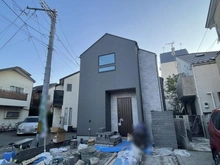【東京都/武蔵野市吉祥寺南町】武蔵野市吉祥寺南町5丁目　新築戸建 外観：外構は工事中ですが、建物は完成済みです