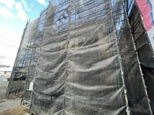 【東京都/武蔵野市八幡町】武蔵野市八幡町一丁目新築戸建　2号棟/全3棟 建築中の外観：写真中央の棟が2号棟です。（全3棟）