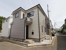 【東京都/西東京市西原町】西東京市西原町4丁目1号棟 建築中の外観：全2棟　写真中央