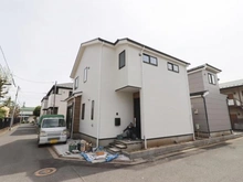 【東京都/西東京市西原町】西東京市西原町4丁目2号棟 建築中の外観：全2棟　写真中央
