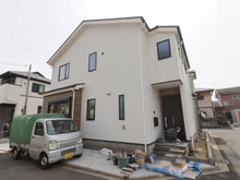 【東京都/西東京市西原町】西東京市西原町4丁目2号棟 建築中の外観：全2棟　写真中央