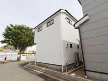 【東京都/西東京市西原町】西東京市西原町4丁目2号棟 建築中の外観：全2棟　写真中央
