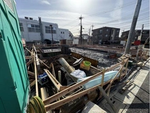 【東京都/練馬区関町北】練馬区関町北4丁目　新築戸建て　2号棟 建築中の外観：全３区画　２区画(真ん中)