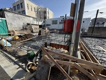 【東京都/練馬区関町北】練馬区関町北4丁目　新築戸建て　2号棟 建築中の外観：全３区画　２区画(真ん中)