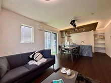 【東京都/三鷹市上連雀】三鷹市上連雀8丁目　新築戸建　3号棟/全4号棟 リビング・ダイニング