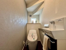 【東京都/三鷹市上連雀】三鷹市上連雀8丁目　新築戸建　3号棟/全4号棟 トイレ