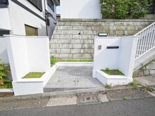 【神奈川県/横浜市青葉区みたけ台】横浜市青葉区みたけ台　中古戸建 アプローチ