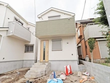 【東京都/西東京市ひばりが丘北】西東京市ひばりが丘北4丁目　2号棟/全2号棟 建築中の外観：全2棟/右側