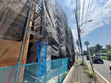 【東京都/武蔵野市桜堤】武蔵野市桜堤3丁目　新築戸建て　7号棟　全8棟 建築中の外観：全8棟／写真中央