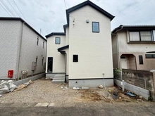 【東京都/西東京市緑町】西東京市緑町2丁目　新築戸建　全1棟 建築中の外観：画面中央建物