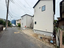 【東京都/西東京市緑町】西東京市緑町2丁目　新築戸建　全1棟 建築中の外観：画面右側建物