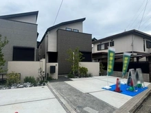 【東京都/武蔵野市境南町】 東京都武蔵野市境南町4丁目　新築戸建　B号棟 外観：全2号棟/真ん中の物件