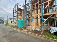 【東京都/西東京市泉町】西東京市泉町二丁目　新築戸建　A号棟/全4号棟 建築中の外観：全四区画・右側
