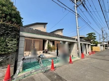 【東京都/武蔵野市吉祥寺東町】武蔵野市吉祥寺東町二丁目　新築戸建A号棟 建築中の外観：全2棟・左側