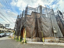 【東京都/西東京市北町】西東京市北町三丁目　新築戸建　1号棟 建築中の外観：全3区画・左側