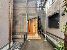 【東京都/西東京市芝久保町】西東京市芝久保町五丁目　中古戸建 アプローチ：リフォーム中（2026年8月）