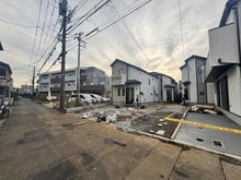 【東京都/西東京市新町】西東京市新町3丁目　新築戸建　A号棟 前面道路：全5号棟/右から2番目の隣