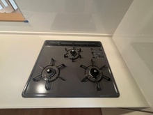 【東京都/西東京市新町】西東京市新町3丁目　新築戸建　D号棟 キッチン：三口コンロ