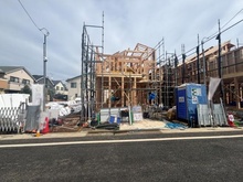 【東京都/練馬区南大泉】練馬区南大泉2丁目　新築戸建　3号棟 建築中の外観：全8区画/奥側